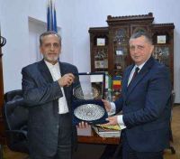 Citeşte mai departe: Întâlnirea prefectului Petrovan cu ambasadorul Moayyer